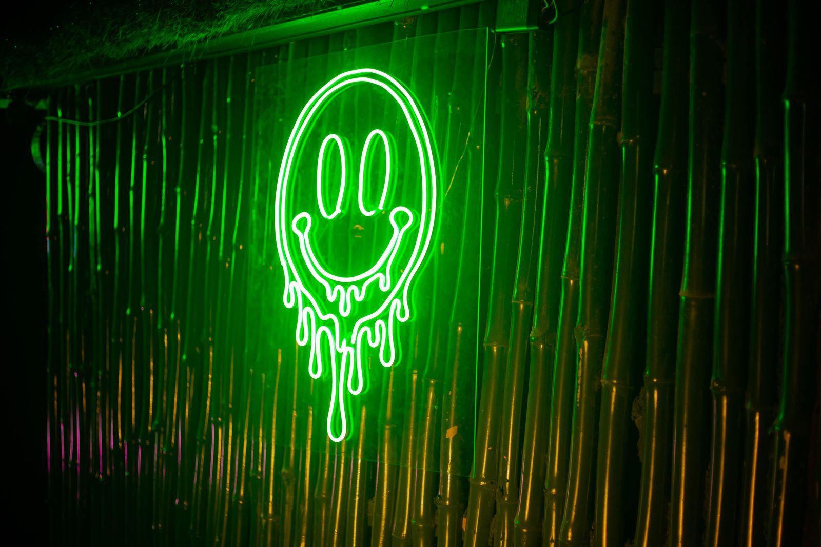 Melting smiley neon sign